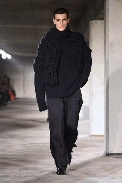 Look 60